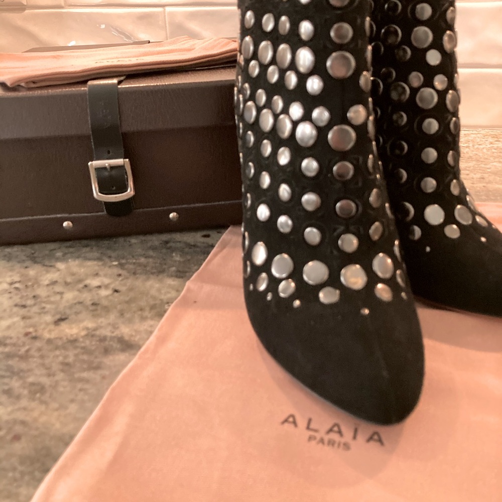 Alaia Suede Studded Ankle Boots Shoes size 37!